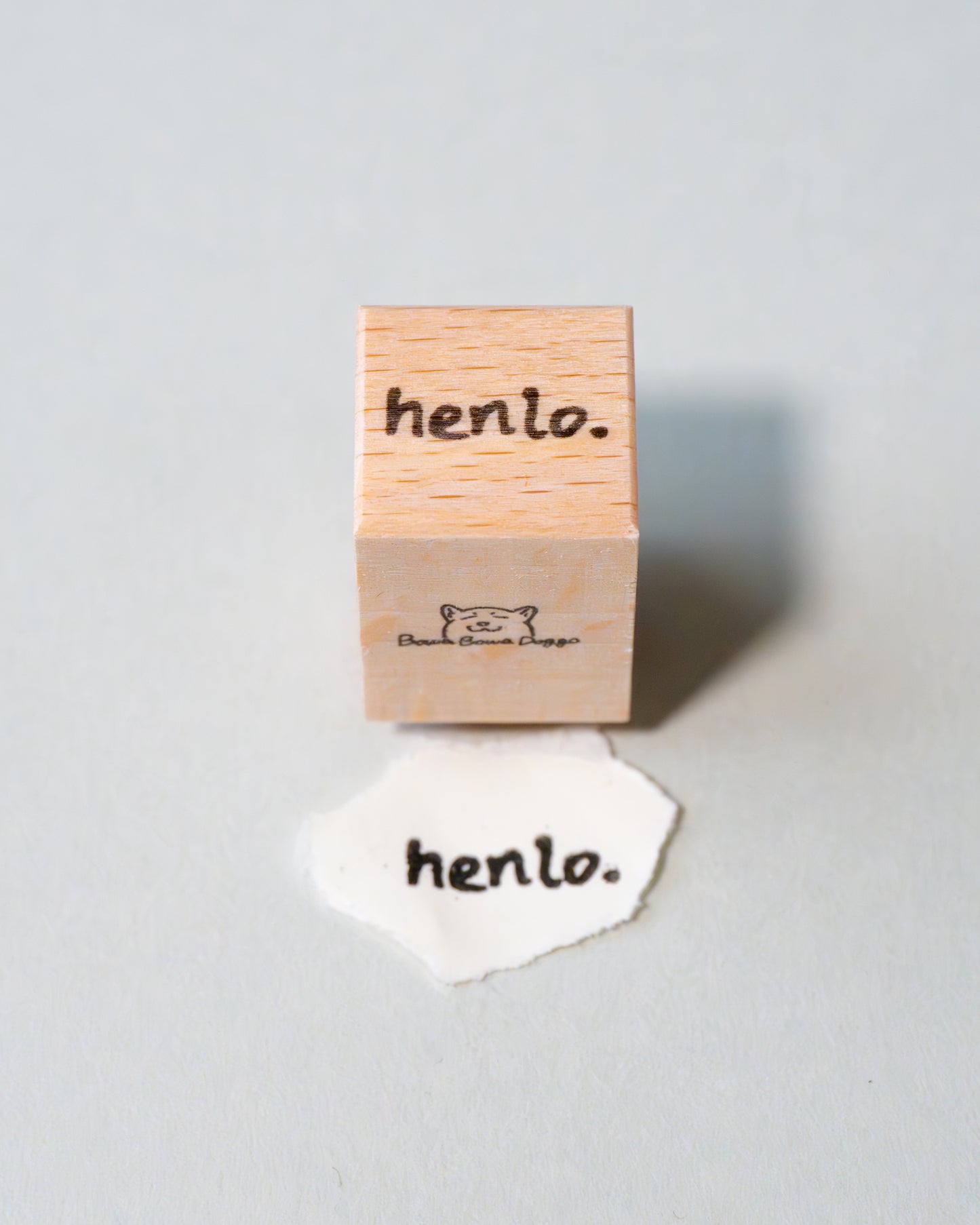 スタンプ "henlo."