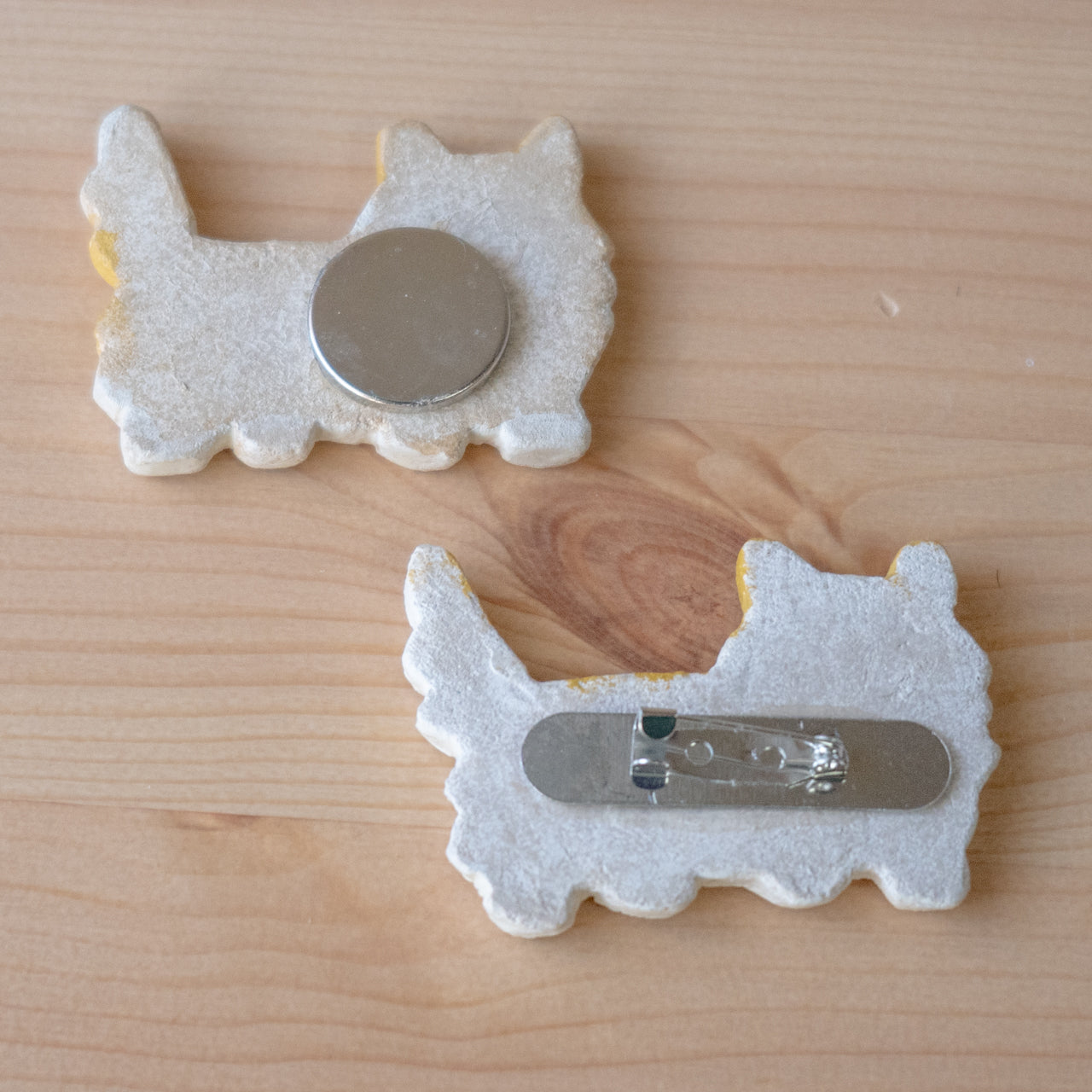 粘土小物: "Corgi Cookie" (ブローチ or マグネット)