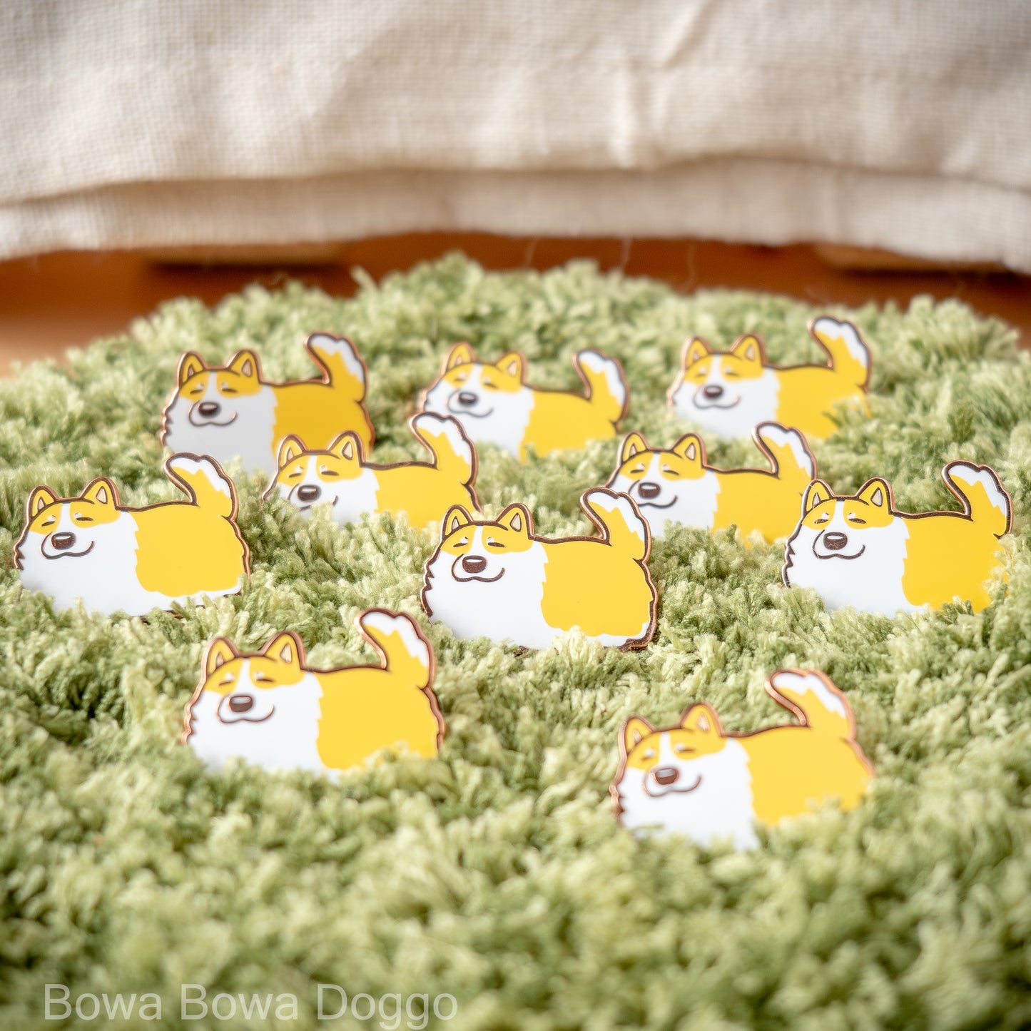 エナメルピン: "Loaf Corgi"