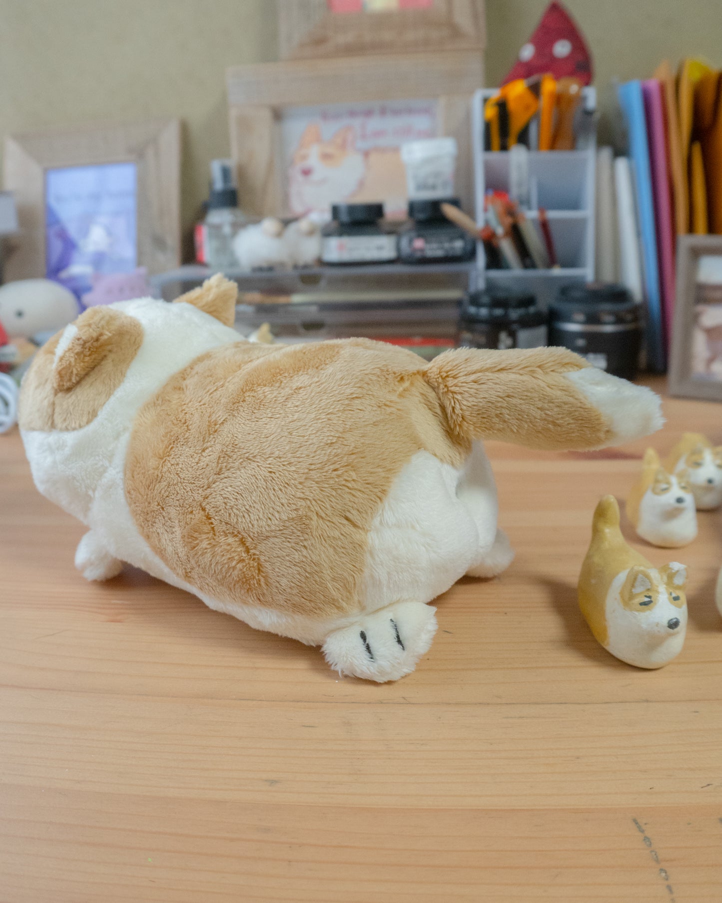 Plushie: bowa-bowa Corgi with tail (palm-sized)
